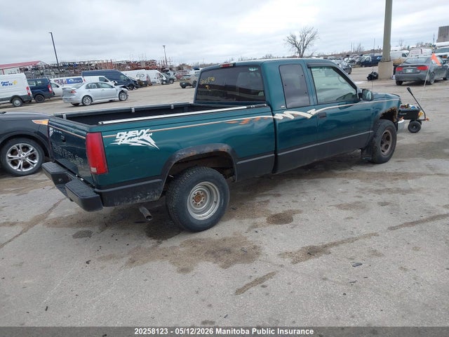 20258123 :رقم المزاد ، 1GCEC19W2WE253634 vin ، 1998 Chevrolet C/r 10/1500 4+cab مزاد بيع