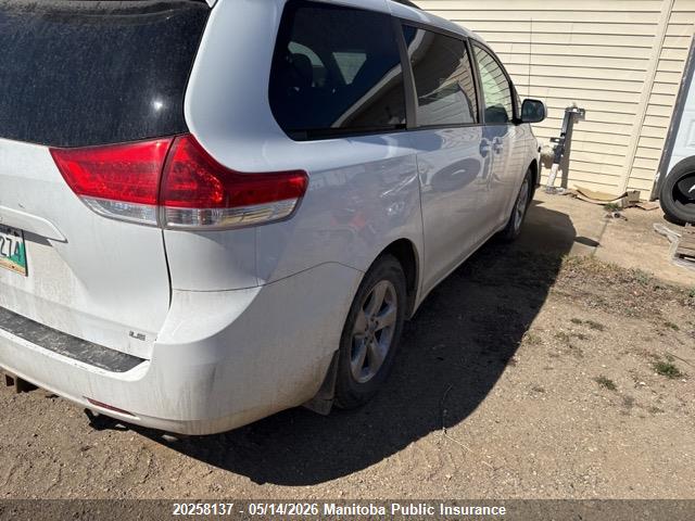 20258137 :رقم المزاد ، 5TDKK3DC7CS228247 vin ، 2012 Toyota Sienna Se V6 مزاد بيع