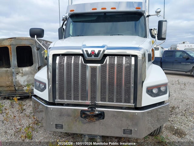 20258228 :رقم المزاد ، 5KJJBWDR0RLUR4787 vin ، 2024 Western Star 49x مزاد بيع