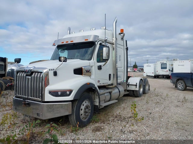 20258228 :رقم المزاد ، 5KJJBWDR0RLUR4787 vin ، 2024 Western Star 49x مزاد بيع