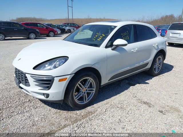 Porsche Macan 2017 WP1AA2A59HLB09654 Image 2