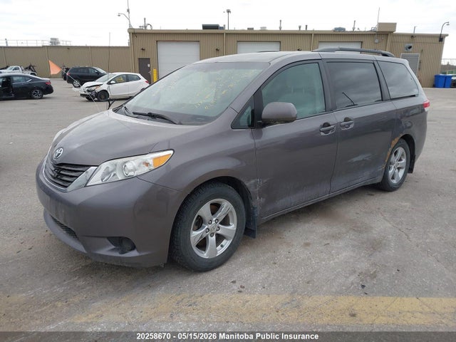 20258670 :رقم المزاد ، 5TDKK3DC9BS016481 vin ، 2011 Toyota Sienna Le V6 مزاد بيع