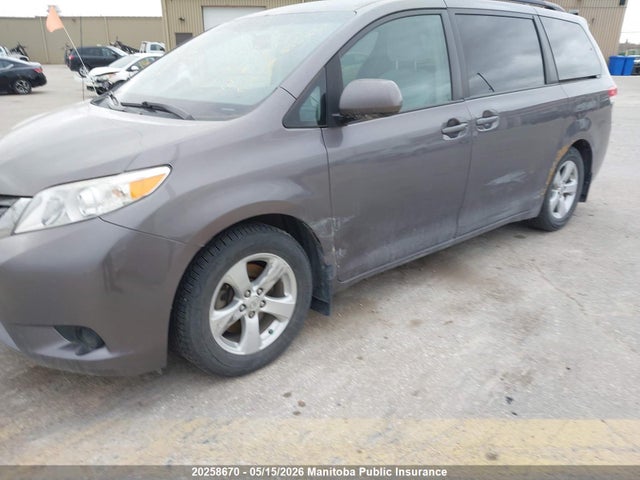 20258670 :رقم المزاد ، 5TDKK3DC9BS016481 vin ، 2011 Toyota Sienna Le V6 مزاد بيع