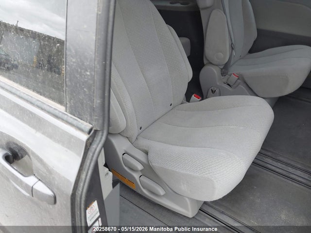 20258670 :رقم المزاد ، 5TDKK3DC9BS016481 vin ، 2011 Toyota Sienna Le V6 مزاد بيع