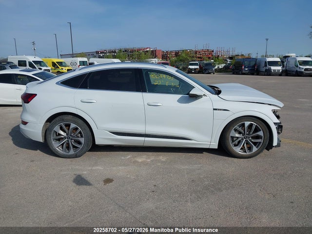 2022 Audi E-tron 55 Technik Sportback მანქანა იყიდება აუქციონზე, vin: WA13AAGEXNB044725, აუქციონის ნომერი: 20258702