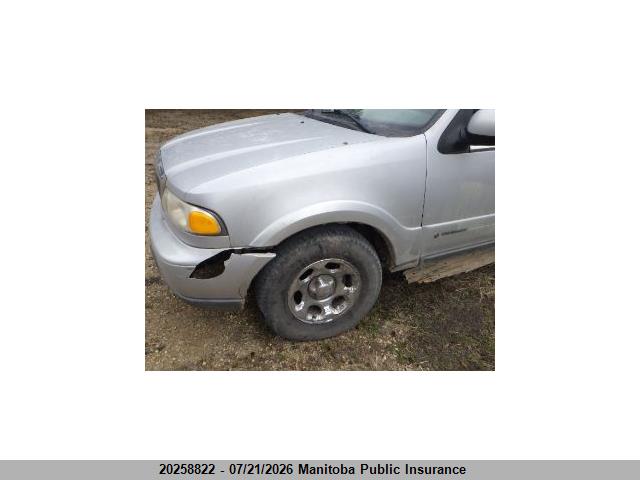20258822 :رقم المزاد ، 5LMFU28A0YLJ29043 vin ، 2000 Lincoln Navigator مزاد بيع