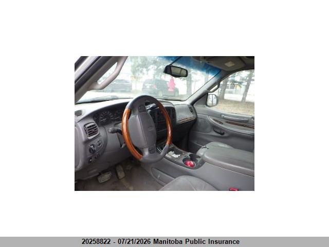 20258822 :رقم المزاد ، 5LMFU28A0YLJ29043 vin ، 2000 Lincoln Navigator مزاد بيع