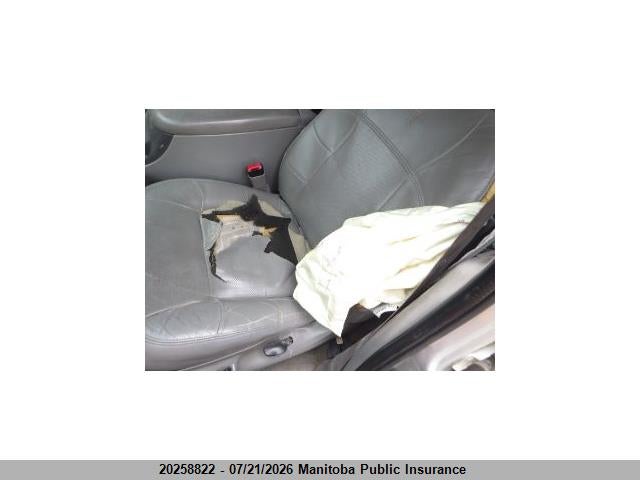 20258822 :رقم المزاد ، 5LMFU28A0YLJ29043 vin ، 2000 Lincoln Navigator مزاد بيع
