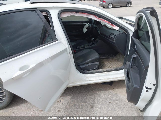 2021 Volkswagen Jetta Highline 1.4 Tsi მანქანა იყიდება აუქციონზე, vin: 3VWE57BU6MM061997, აუქციონის ნომერი: 20259170