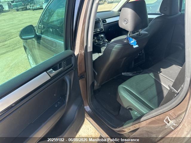 20259182 :رقم المزاد ، WVGEP9BP5ED001740 vin ، 2014 Volkswagen Touareg V6 Tdi مزاد بيع