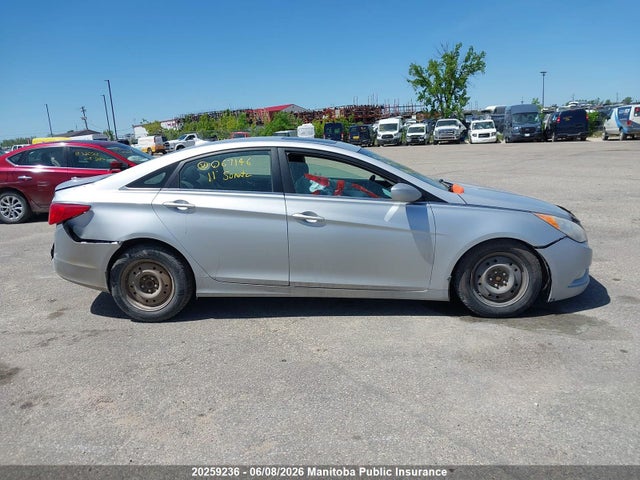 2011 Hyundai Sonata Gls მანქანა იყიდება აუქციონზე, vin: 5NPEB4AC1BH067146, აუქციონის ნომერი: 20259236