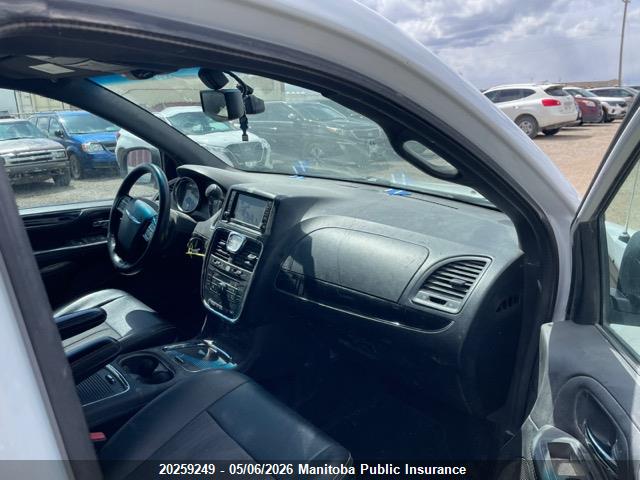 Продажа на аукционе авто 2015 Chrysler Town & Country S, vin: 2C4RC1HG9FR714696, номер лота: 20259249