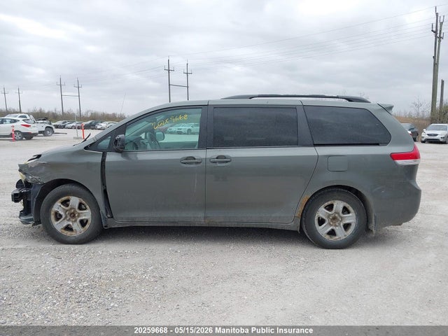 20259668 :رقم المزاد ، 5TDKK3DC7CS203011 vin ، 2012 Toyota Sienna Le V6 مزاد بيع