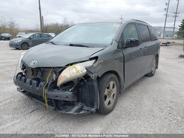 20259668 :رقم المزاد ، 5TDKK3DC7CS203011 vin ، 2012 Toyota Sienna Le V6 مزاد بيع