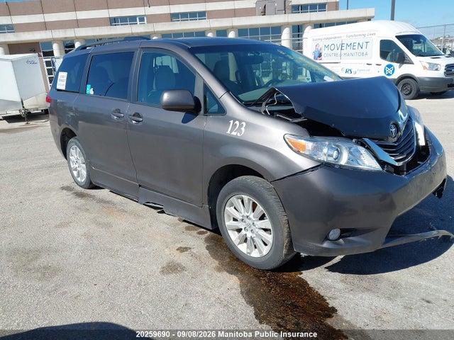 20259690 :رقم المزاد ، 5TDYK3DC4CS199753 vin ، 2012 Toyota Sienna Xle Limited V6 مزاد بيع