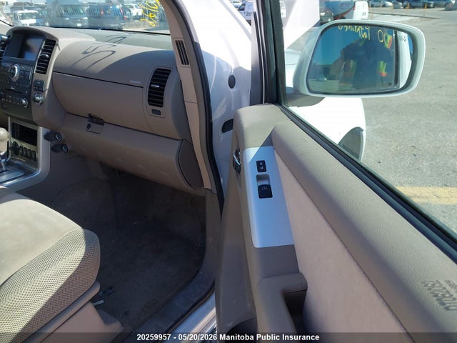20259957 :رقم المزاد ، 5N1AR1NB6AC610815 vin ، 2010 Nissan Pathfinder Se مزاد بيع