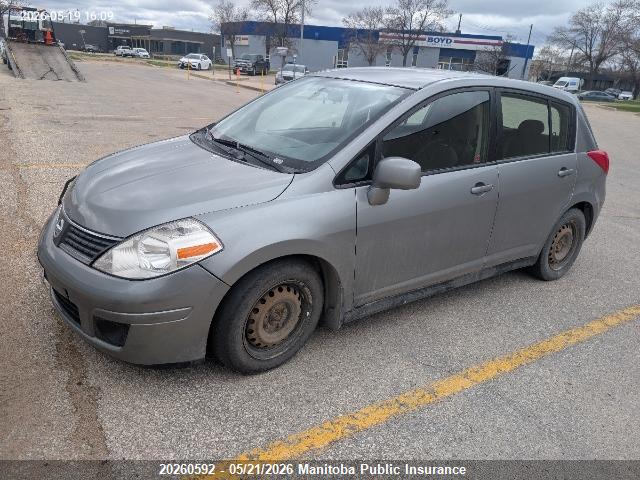 20260592 :رقم المزاد ، 3N1BC13E19L385472 vin ، 2009 Nissan Versa 1.8 S مزاد بيع
