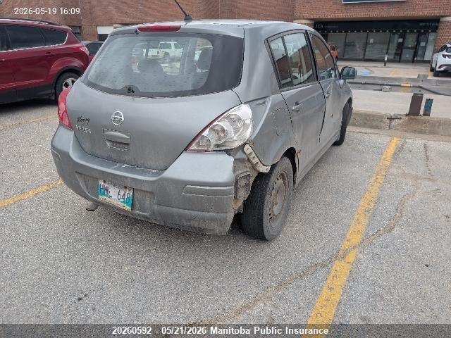 20260592 :رقم المزاد ، 3N1BC13E19L385472 vin ، 2009 Nissan Versa 1.8 S مزاد بيع
