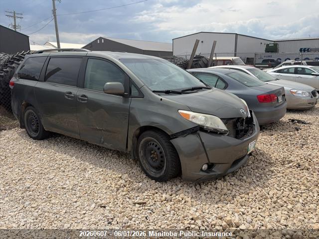 Продажа на аукционе авто 2011 Toyota Sienna Xle V6, vin: 5TDYK3DC7BS012004, номер лота: 20260607