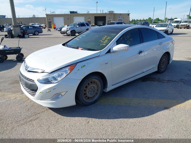 2013 Hyundai Sonata Limited Hybrid მანქანა იყიდება აუქციონზე, vin: KMHEC4A4XDA073152, აუქციონის ნომერი: 20260830