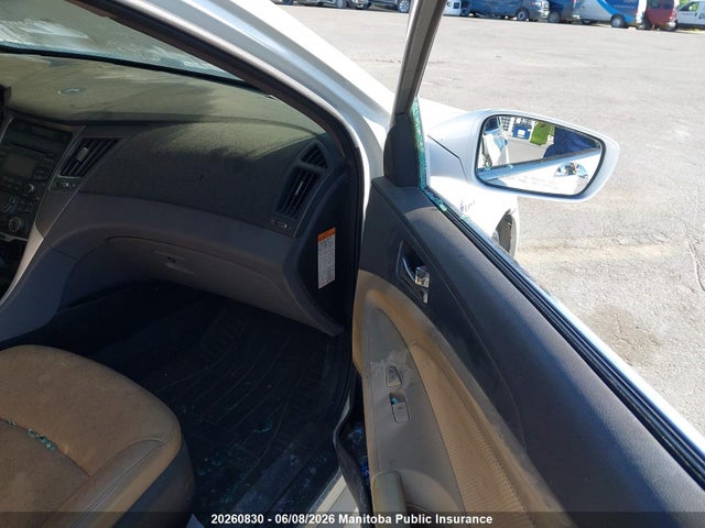 2013 Hyundai Sonata Limited Hybrid მანქანა იყიდება აუქციონზე, vin: KMHEC4A4XDA073152, აუქციონის ნომერი: 20260830