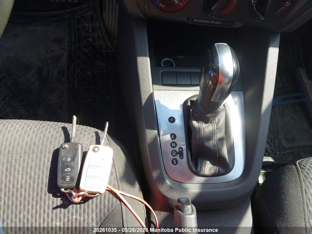 20261035 :رقم المزاد ، 3VWDK7AJ2BM009419 vin ، 2011 Volkswagen Jetta 2.0 مزاد بيع