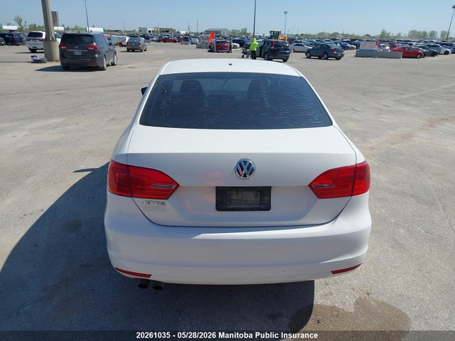 20261035 :رقم المزاد ، 3VWDK7AJ2BM009419 vin ، 2011 Volkswagen Jetta 2.0 مزاد بيع