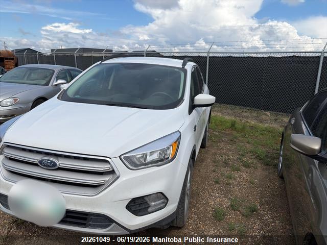 1FMCU0GD2JUC97160 Ford ESCAPE SE