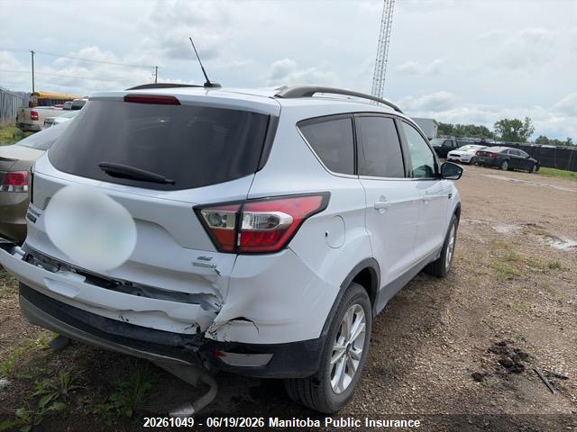 1FMCU0GD2JUC97160 Ford ESCAPE SE