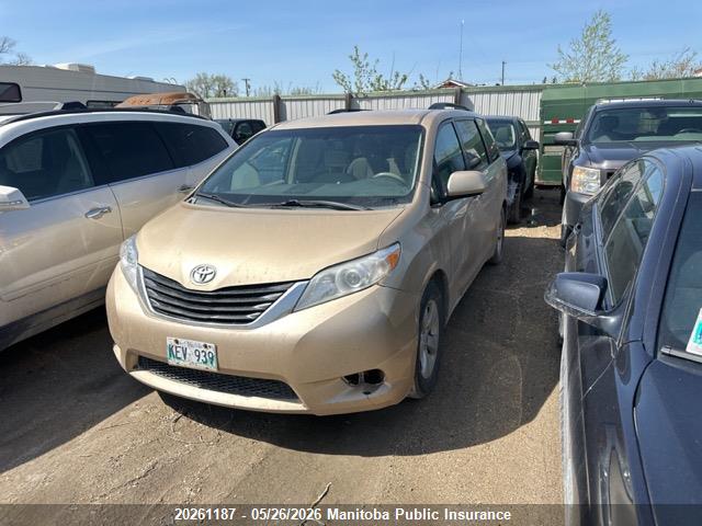 20261187 :رقم المزاد ، 5TDKK3DC9BS146003 vin ، 2011 Toyota Sienna Le V6 Le V6 مزاد بيع