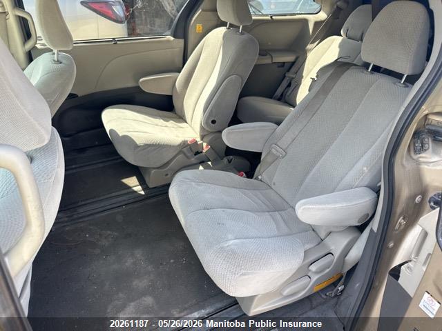 20261187 :رقم المزاد ، 5TDKK3DC9BS146003 vin ، 2011 Toyota Sienna Le V6 Le V6 مزاد بيع
