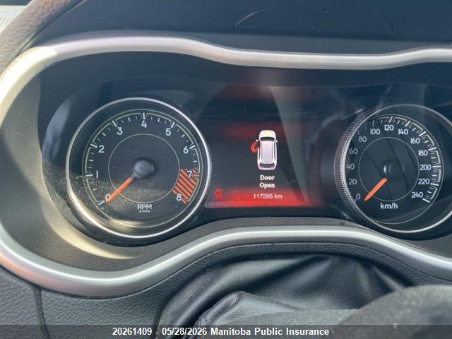 2015 Jeep Cherokee Trailhawk მანქანა იყიდება აუქციონზე, vin: 1C4PJMBS1FW678697, აუქციონის ნომერი: 20261409