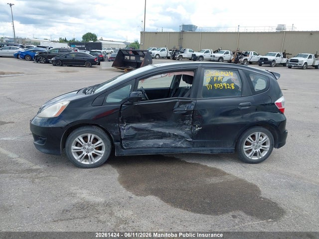 20261424 :رقم المزاد ، JHMGE8G85AC803928 vin ، 2010 Honda Fit Sport مزاد بيع