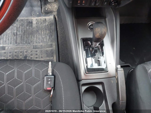 JA4AJVAW5PU606845 Mitsubishi RVR SE