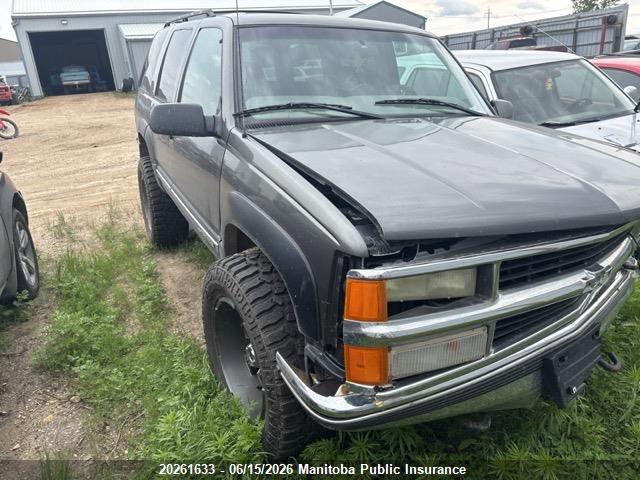 20261633 :رقم المزاد ، 1GNEK13R0XJ493142 vin ، 1999 Chevrolet 3500 مزاد بيع