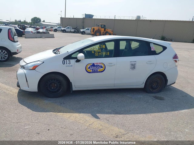 Toyota PRIUS V 2016 JTDZN3EU8GJ053958 Image 15