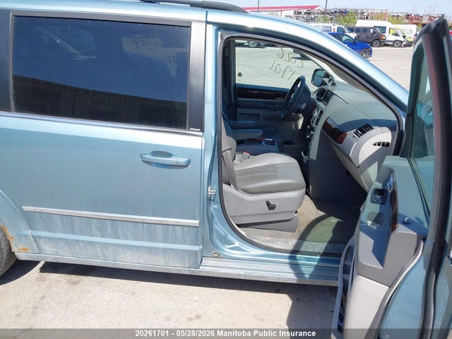 2010 Chrysler Town & Country Touring მანქანა იყიდება აუქციონზე, vin: 2A4RR5DX9AR415997, აუქციონის ნომერი: 20261701