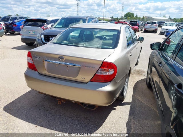 20261799 :رقم المزاد ، 4T1BF30K44U581183 vin ، 2004 Toyota Camry Xle V6 مزاد بيع