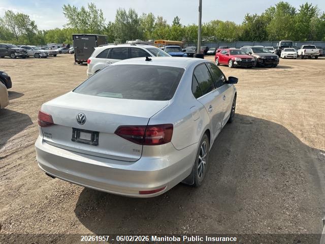 20261957 :رقم المزاد ، 3VWD67AJ1GM271525 vin ، 2016 Volkswagen Jetta 1.4 Tsi مزاد بيع