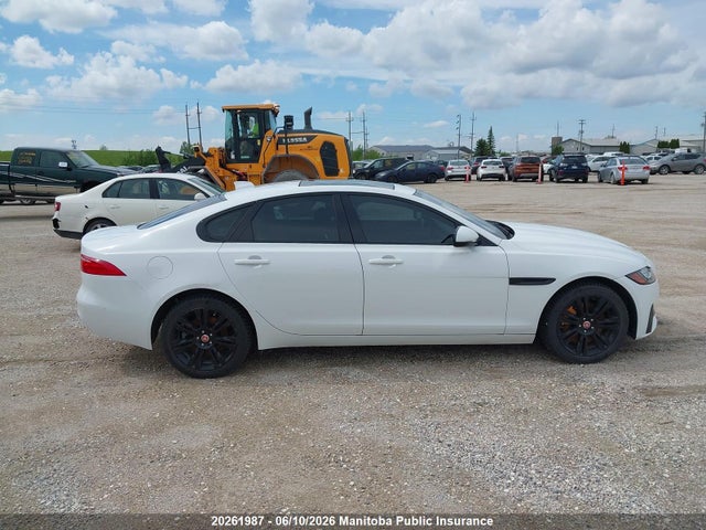 SAJBJ4BV2HCY25782 Jaguar Xf 35t