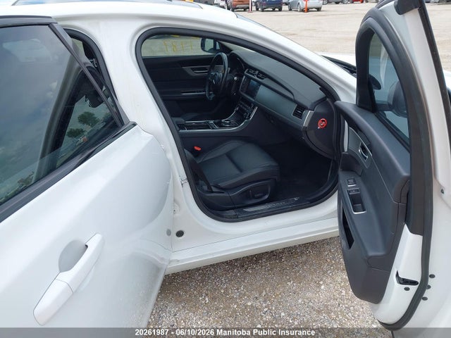 SAJBJ4BV2HCY25782 Jaguar Xf 35t