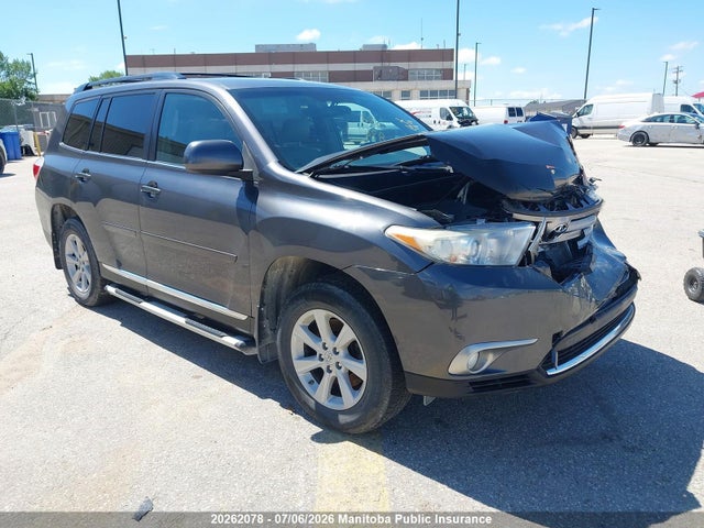 2013 Toyota Highlander V6 მანქანა იყიდება აუქციონზე, vin: 5TDBK3EH4DS271973, აუქციონის ნომერი: 20262078