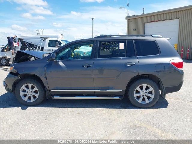 2013 Toyota Highlander V6 მანქანა იყიდება აუქციონზე, vin: 5TDBK3EH4DS271973, აუქციონის ნომერი: 20262078