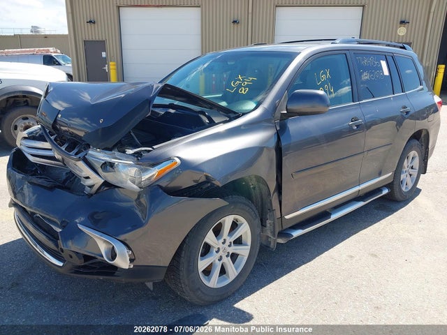 2013 Toyota Highlander V6 მანქანა იყიდება აუქციონზე, vin: 5TDBK3EH4DS271973, აუქციონის ნომერი: 20262078