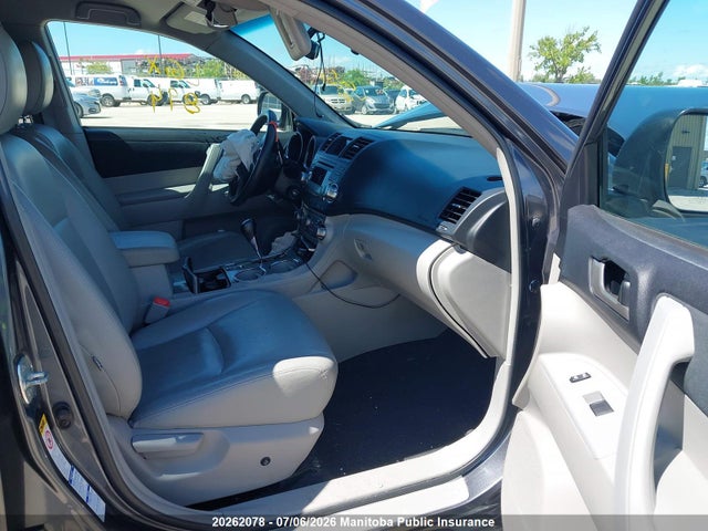 20262078 :رقم المزاد ، 5TDBK3EH4DS271973 vin ، 2013 Toyota Highlander V6 مزاد بيع