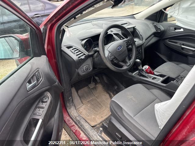 1FMCU9GD2HUD00721 Ford ESCAPE SE