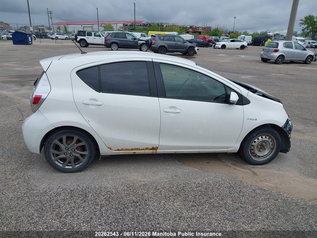 2013 Toyota Prius C მანქანა იყიდება აუქციონზე, vin: JTDKDTB39D1044052, აუქციონის ნომერი: 20262543