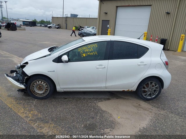 2013 Toyota Prius C მანქანა იყიდება აუქციონზე, vin: JTDKDTB39D1044052, აუქციონის ნომერი: 20262543