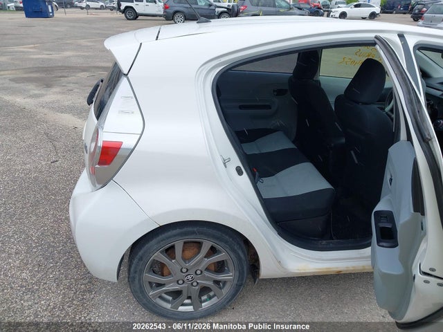 2013 Toyota Prius C მანქანა იყიდება აუქციონზე, vin: JTDKDTB39D1044052, აუქციონის ნომერი: 20262543