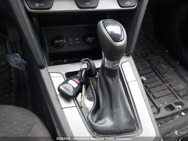 2019 Hyundai Elantra Essential მანქანა იყიდება აუქციონზე, vin: KMHD74LF3KU884611, აუქციონის ნომერი: 20262546